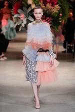 ヴィクター＆ロルフ17年春夏オートクチュールコレクション -日本の金継ぎの美を用いて再構築したドレス｜写真15