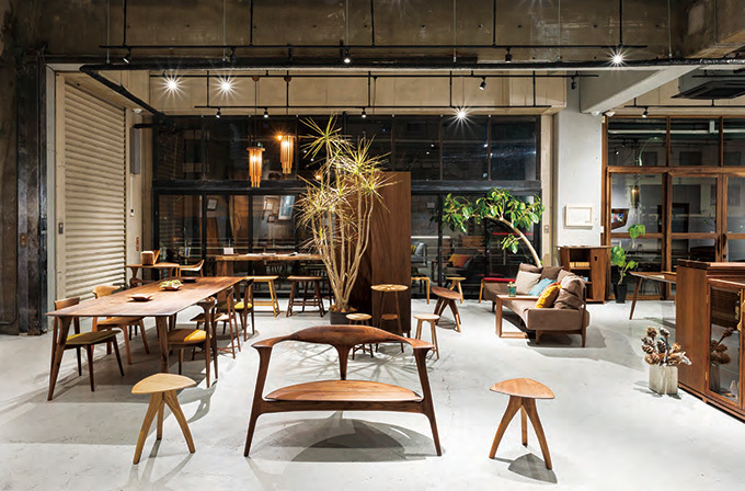 家具職人集団が手がけた家具店「コマ ショップ」荻窪にオープン、世界が認める上質な椅子やテーブル | 写真