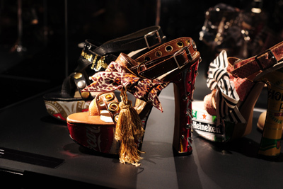 限定商品も見逃せない、ヴィヴィアン・ウエストウッドの歴史を築いた靴達が大集合の展覧会を一足先にレポート