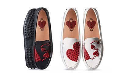 トッズからバレンタインモカシン「ゴンミーニ」赤いハート＆ドットを飾って