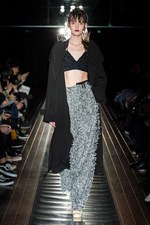 ラマルク 2017-18年秋冬コレクション - 都会の夜に生きる女性たちの個性、気高さを服に｜写真18