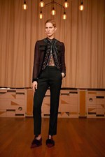 ジバンシィ 17年秋コレクション - 北欧を舞台に描く、メゾンの真髄｜写真1