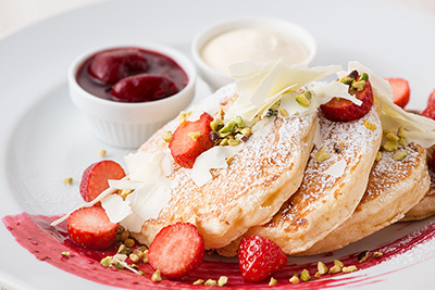 サラベス、限定『ベリーホワイトチョコレートパンケーキ』“ピュアな愛情”がテーマ