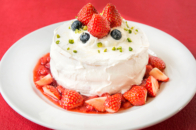 J.S. パンケーキカフェから、いちごたっぷりの「ストロベリーハニーパンケーキ」や「あまおうパフェ」｜写真4