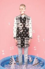 コエ×トム ブラウンのコラボコレクション第2弾、ボート柄のジャケットやパンツなど｜写真1