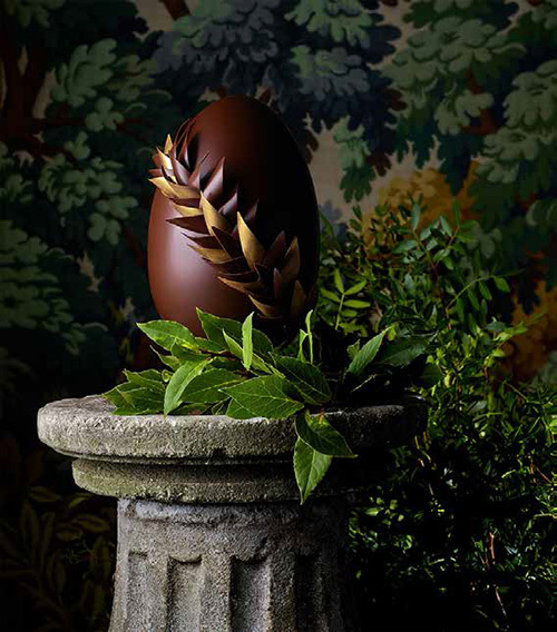 ピエール・エルメ・パリのイースター限定コレクション - 月桂樹を被った卵や鶏モチーフのチョコ｜写真4