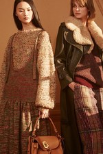 クロエ 2017年秋コレクション - ドレープと暖かいカラーパレットで描き出す、芯を持った女性像｜写真22