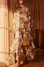 クロエ 2017年秋コレクション - ドレープと暖かいカラーパレットで描き出す、芯を持った女性像｜写真23