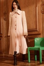 クロエ 2017年秋コレクション - ドレープと暖かいカラーパレットで描き出す、芯を持った女性像｜写真26