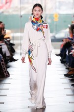 トリー バーチ 2017年秋冬コレクション - シックで魅惑的な女性らしさを、柄や素材で引き立てて｜写真5