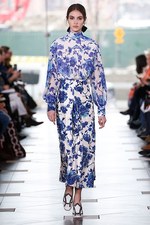 トリー バーチ 2017年秋冬コレクション - シックで魅惑的な女性らしさを、柄や素材で引き立てて｜写真11