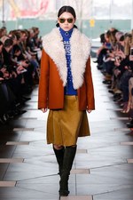 トリー バーチ 2017年秋冬コレクション - シックで魅惑的な女性らしさを、柄や素材で引き立てて｜写真13