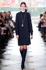 トリー バーチ 2017年秋冬コレクション - シックで魅惑的な女性らしさを、柄や素材で引き立てて｜写真27