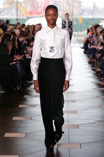 トリー バーチ 2017年秋冬コレクション - シックで魅惑的な女性らしさを、柄や素材で引き立てて｜写真34