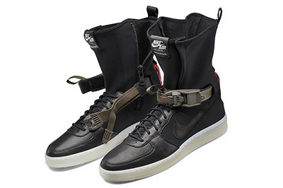 ナイキラボ×アクロニウム、コラボスニーカー -  長く伸びた履き口や留め具で未来的なフォルムに