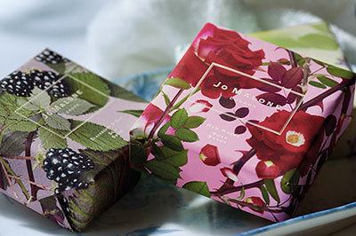 NBA｜ジョー マローン ロンドンの人気ソープが英国人アーティストのマイケル・アンゴーブとコラボ