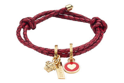 ヴェルサーチからバレンタイン限定ブレスレット「All Love is Love」ハートチャームも