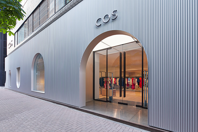 COS(コス)銀座店がマロニエ通りにオープン - 日本最大規模の国内3号店 | 写真