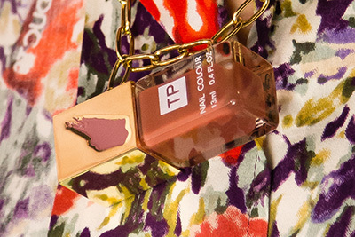 シアタープロダクツの新カプセルコレクション - コスメ型アクセサリーやワンマイルウェア