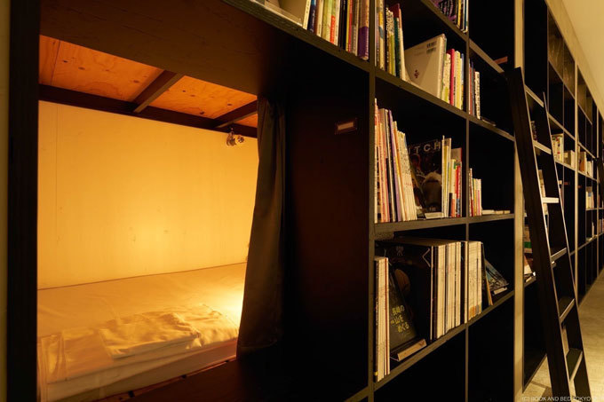 “泊まれる本屋”「BOOK AND BED TOKYO」が福岡パルコにオープン | 写真