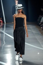 スポーティなエッセンスが溶け込んだロンドンストリート - Y-3(ワイスリー) 2012年春夏コレクション｜写真50