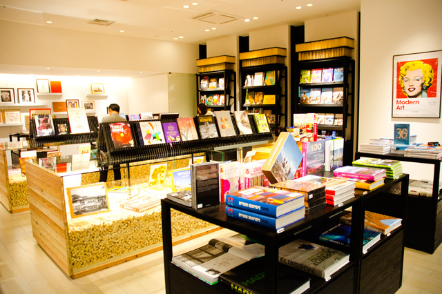 タッシェン日本初のコンセプトストア「TASCHEN Store in BALS TOKYO GINZA」レポート｜写真2