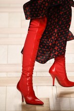 フェンディ 2017-18年秋冬コレクション - 夜明けの街は女性を儚く見せる｜写真15