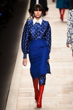 フェンディ 2017-18年秋冬コレクション - 夜明けの街は女性を儚く見せる｜写真45