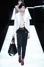 ジョルジオ アルマーニ 2017年秋冬コレクション - ジュエルカラーはテキスタイル上で輝きを増す｜写真1