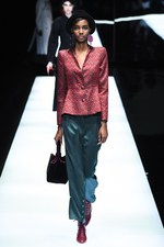 ジョルジオ アルマーニ 2017年秋冬コレクション - ジュエルカラーはテキスタイル上で輝きを増す｜写真10