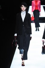 ジョルジオ アルマーニ 2017年秋冬コレクション - ジュエルカラーはテキスタイル上で輝きを増す｜写真24