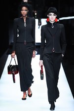 ジョルジオ アルマーニ 2017年秋冬コレクション - ジュエルカラーはテキスタイル上で輝きを増す｜写真30