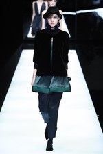 ジョルジオ アルマーニ 2017年秋冬コレクション - ジュエルカラーはテキスタイル上で輝きを増す｜写真76