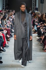 マックスマーラ 2017年秋冬コレクション - 北欧の刺激は真実への探求心をくすぐる｜写真15