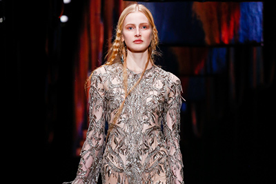 アレキサンダー・マックイーン 2017年秋冬コレクション - ウィッシュ・ツリーに祈りを込めて