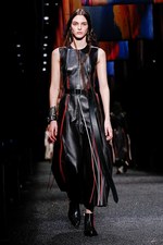 アレキサンダー・マックイーン 2017年秋冬コレクション - ウィッシュ・ツリーに祈りを込めて｜写真2