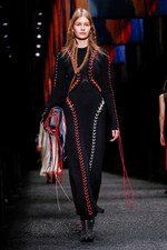 アレキサンダー・マックイーン 2017年秋冬コレクション - ウィッシュ・ツリーに祈りを込めて｜写真3