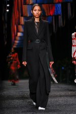 アレキサンダー・マックイーン 2017年秋冬コレクション - ウィッシュ・ツリーに祈りを込めて｜写真11