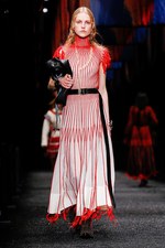 アレキサンダー・マックイーン 2017年秋冬コレクション - ウィッシュ・ツリーに祈りを込めて｜写真14