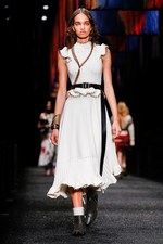 アレキサンダー・マックイーン 2017年秋冬コレクション - ウィッシュ・ツリーに祈りを込めて｜写真17