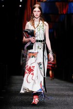 アレキサンダー・マックイーン 2017年秋冬コレクション - ウィッシュ・ツリーに祈りを込めて｜写真18