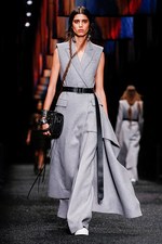 アレキサンダー・マックイーン 2017年秋冬コレクション - ウィッシュ・ツリーに祈りを込めて｜写真21