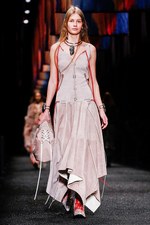 アレキサンダー・マックイーン 2017年秋冬コレクション - ウィッシュ・ツリーに祈りを込めて｜写真30