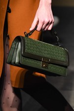 ボッテガ・ヴェネタ 2017-18年秋冬コレクション - 上質な装いの上ではエレガントな遊びを｜写真17