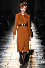 ボッテガ・ヴェネタ 2017-18年秋冬コレクション - 上質な装いの上ではエレガントな遊びを｜写真18