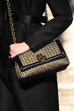 ボッテガ・ヴェネタ 2017-18年秋冬コレクション - 上質な装いの上ではエレガントな遊びを｜写真43