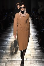 ボッテガ・ヴェネタ 2017-18年秋冬コレクション - 上質な装いの上ではエレガントな遊びを｜写真52