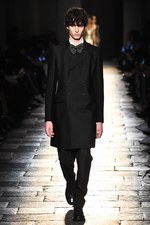 ボッテガ・ヴェネタ 2017-18年秋冬コレクション - 上質な装いの上ではエレガントな遊びを｜写真87