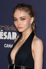 リリー＝ローズ デップがシャネル 17春夏オートクチュールのドレス着用、パリで開催されたセザール賞で｜写真2