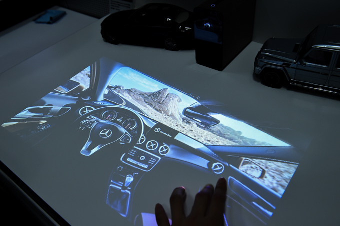 「Xperia Touch」壁や机に映されたスクリーン、タッチ操作でゲームや動画｜写真9